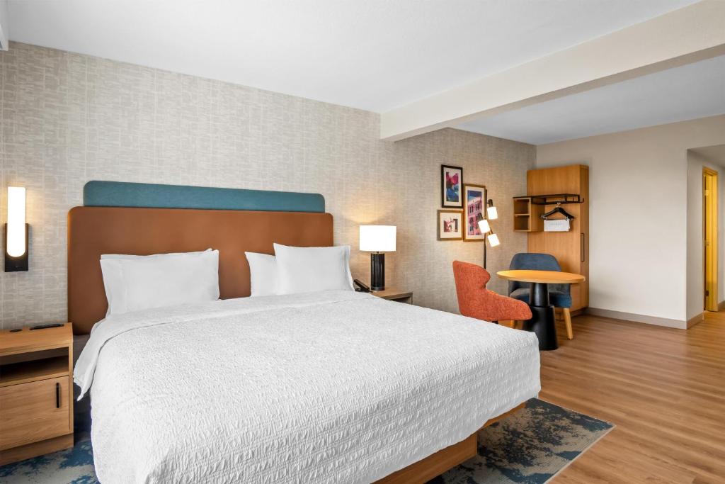 Hampton Inn By Hilton Addison Dallas - Habitación King Con Microondas/nevera