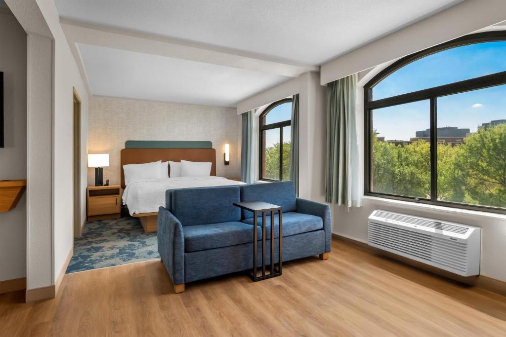 Hampton Inn By Hilton Addison Dallas - Studiosuite Met Kingsize Bed En Natte Bar