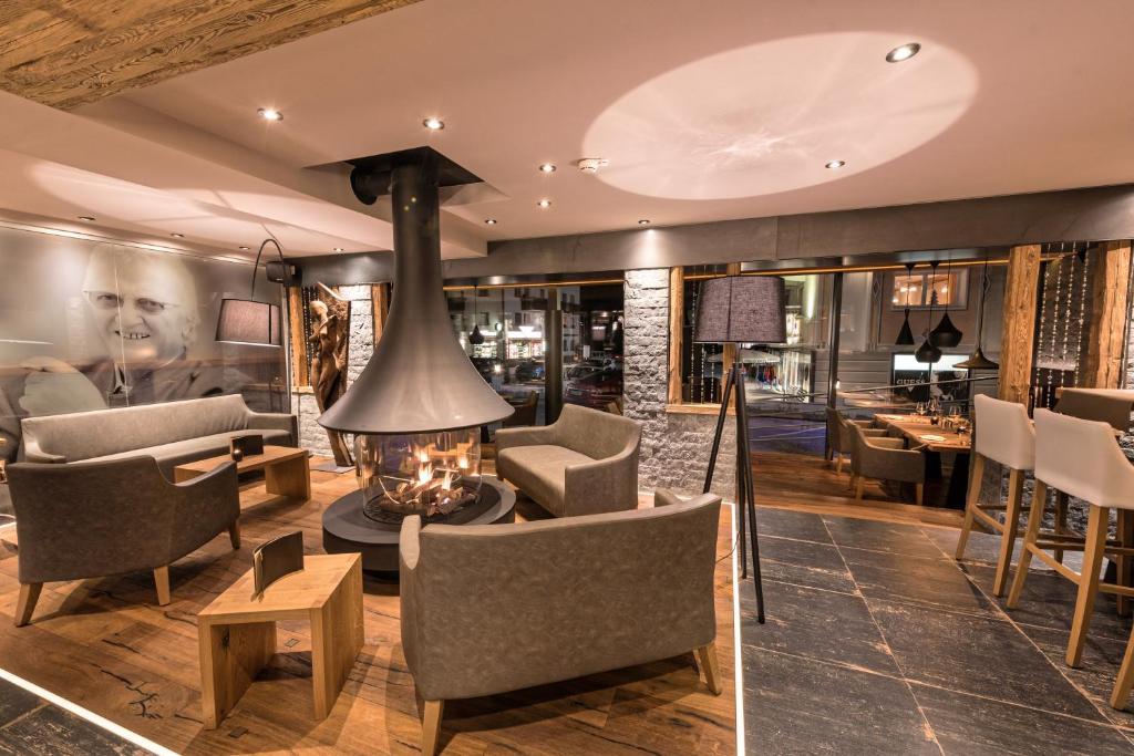 Posezení v ubytování Hotel des Alpes