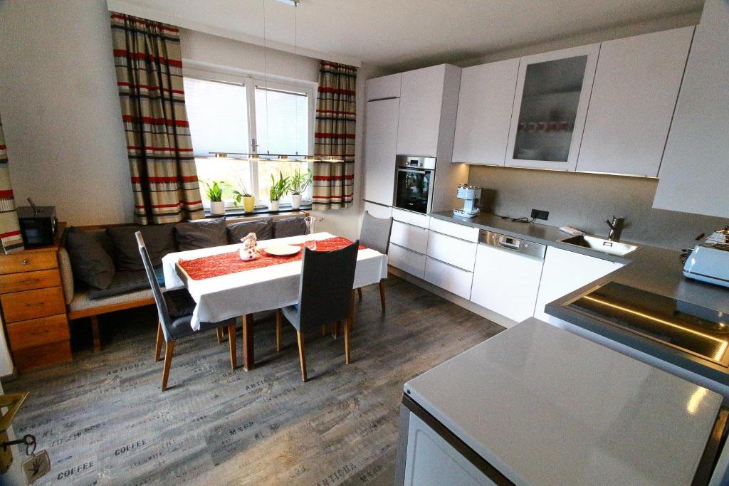 Kuchyň nebo kuchyňský kout v ubytování Wolfgangsee Appartment