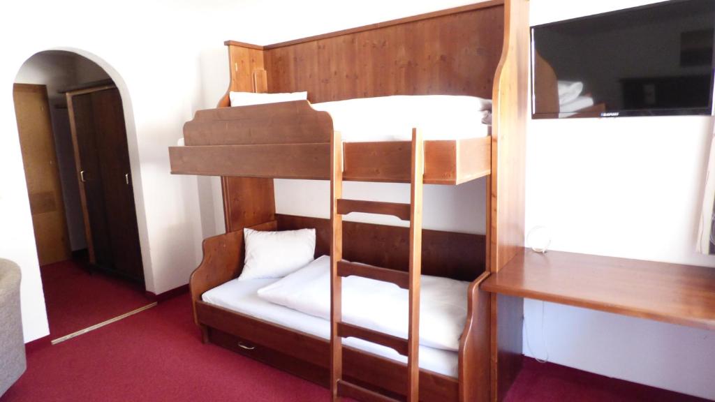 Postel nebo postele na pokoji v ubytování Hotel Dorfgasthof Schlösslstube