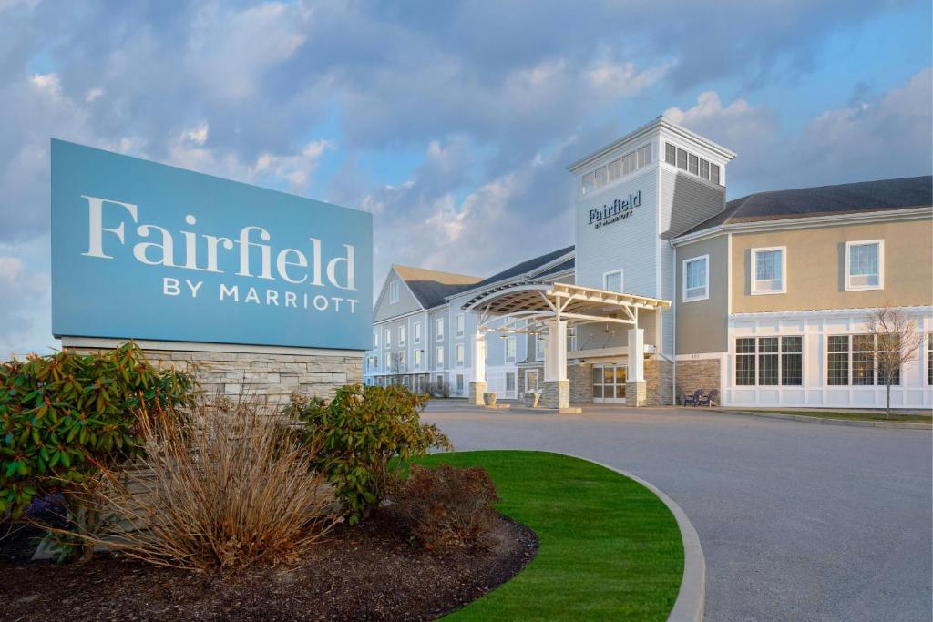 a building with a sign that reads fairfield by marriot at Fairfield Inn & Suites by Marriott Cape Cod Hyannis in Hyannis