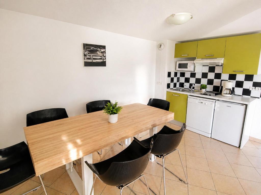 Le Manon Résidence - One-Bedroom Apartment With Garden View