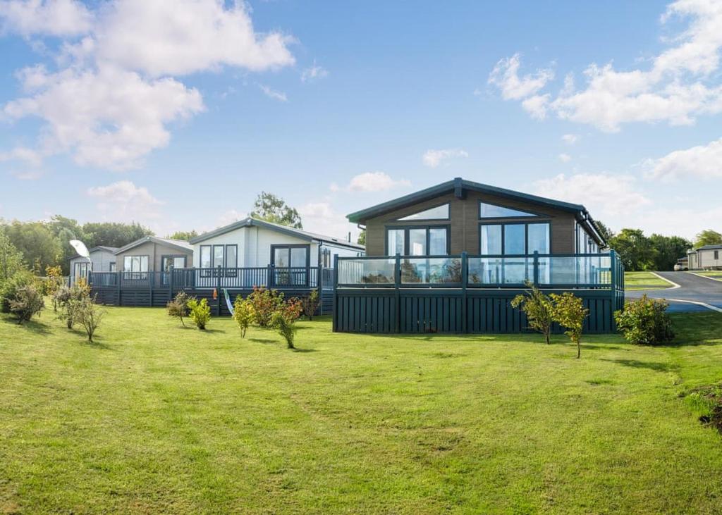 a large house with a large yard with grass at Hillcrest Hideaways in Caldwell