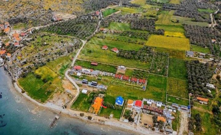 an aerial view of a park next to the water at Fesleğenbükü Kamp in Çökertme
