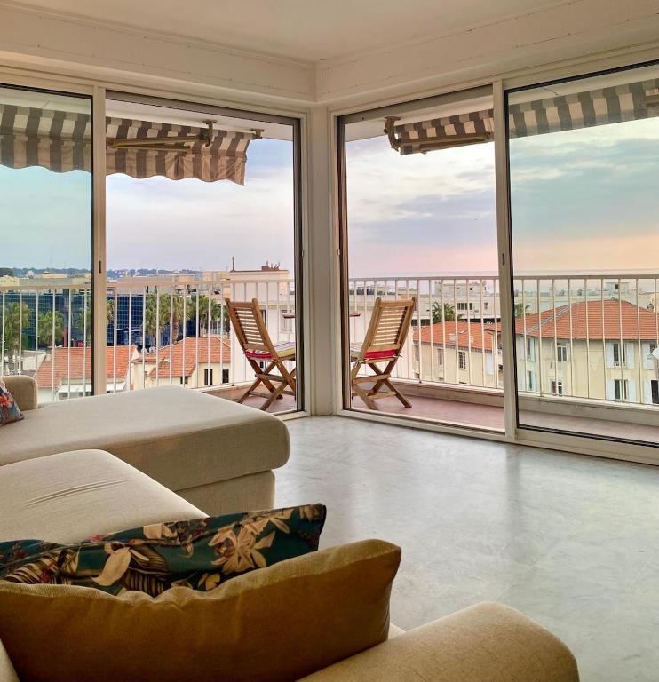 Juan les Pins Le Bristol, 3 room apartment with sea view