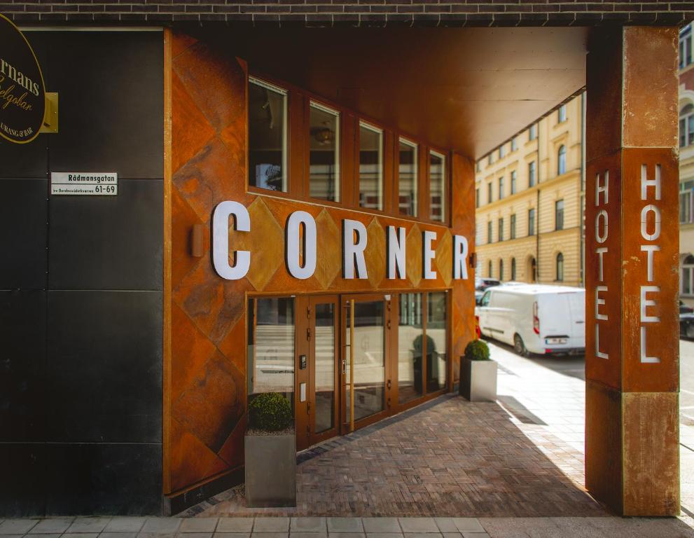 Corner Hotel - Housity
