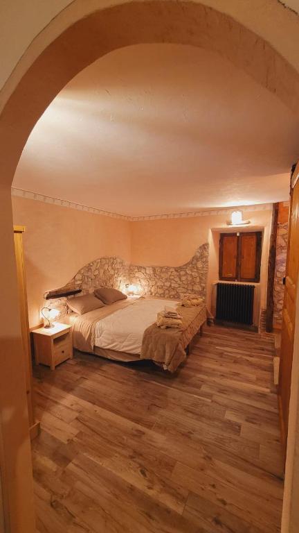 a bedroom with a bed and a wooden floor at B&B XXIV Maggio in Rocca di Botte