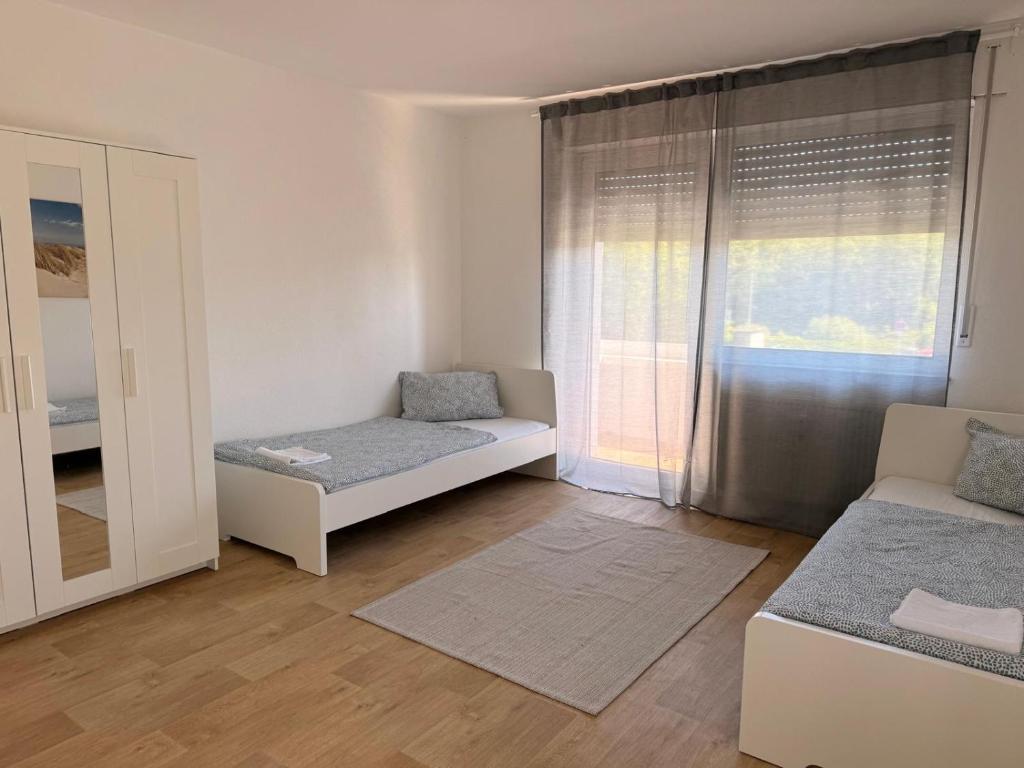 a living room with a couch and a window at Ferienwohnung Landskrone in Oppenheim