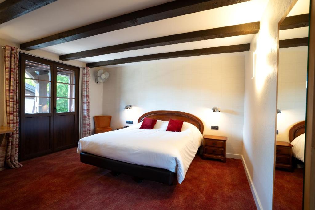Hotel Restaurant Père Benoît - Tradition Superior Room