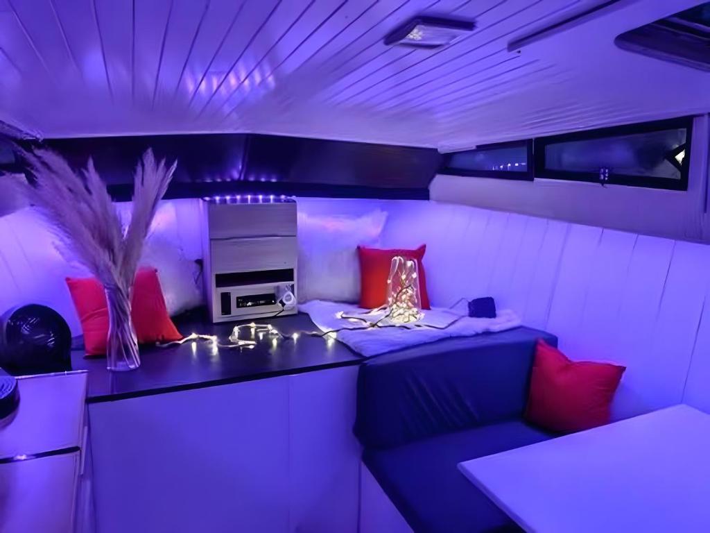 a purple room with a couch and a microwave at The Blue Boat in Valence