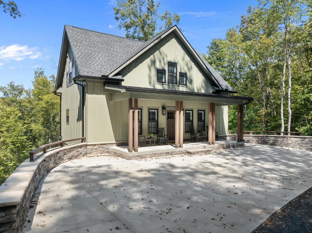 a white house with a large driveway at Bear Paws in Townsend