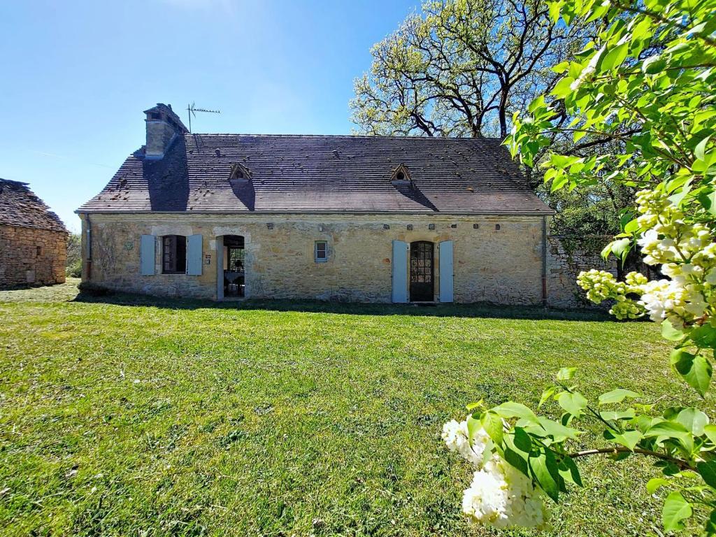 an old stone house in a field of grass at Holiday Home Le Petit Gîte by Interhome in Jayac