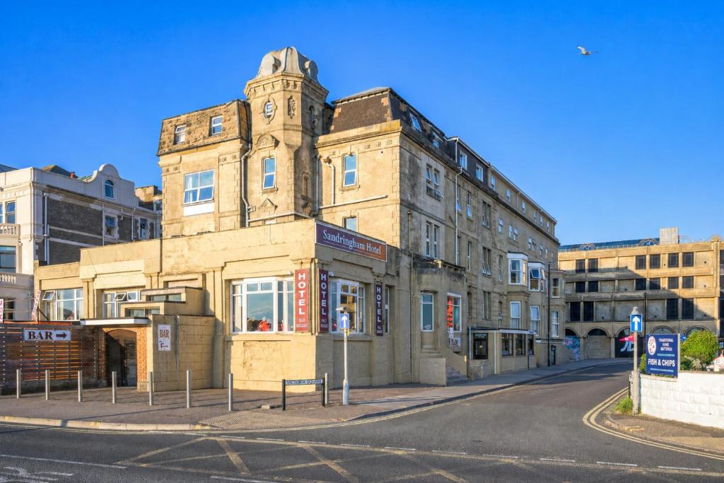The Sandringham Hotel - Housity