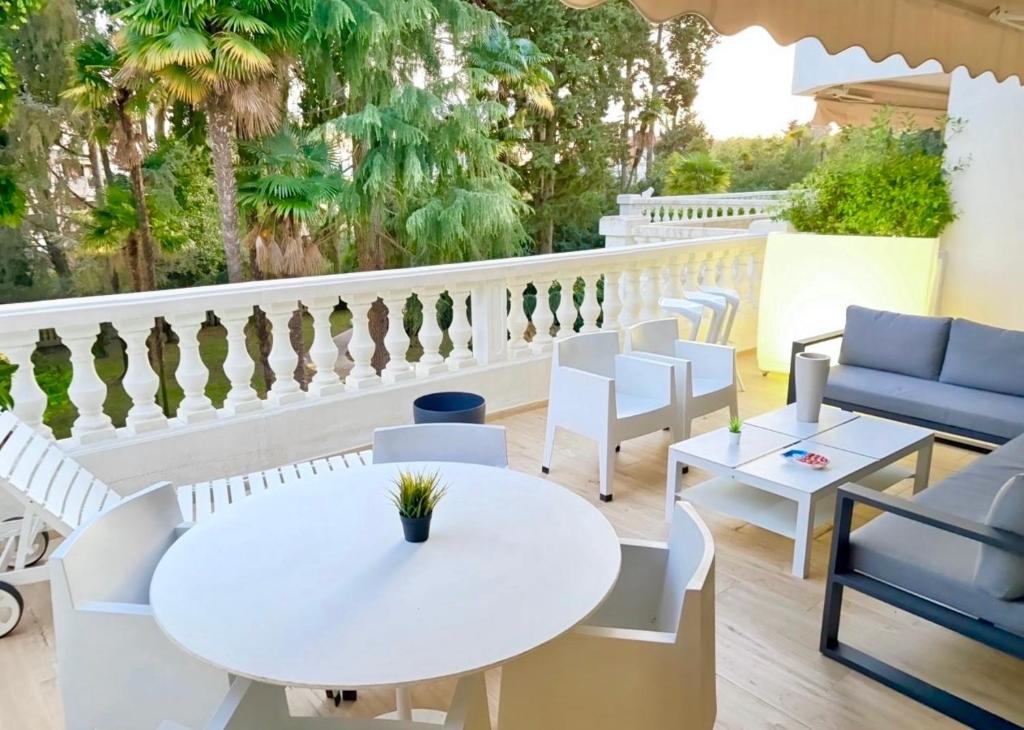 Calme absolu, élégant et arboré avec piscine