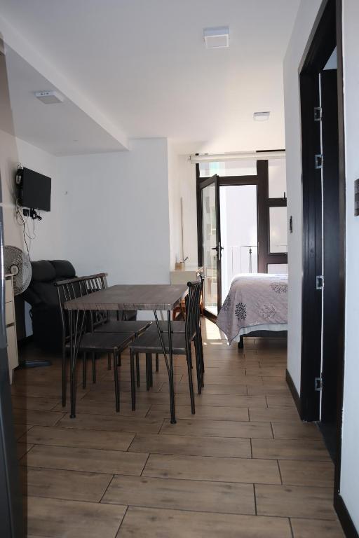 a dining room with a table and chairs and a bed at EON one bedroom aparment 905 in Estación Pamplona
