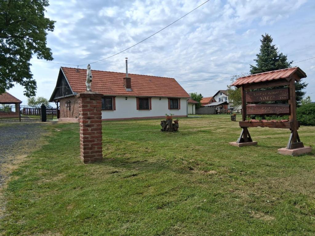 a sign in front of a building with a house at Kuca za odmor Noel in Sveti Ivan Žabno