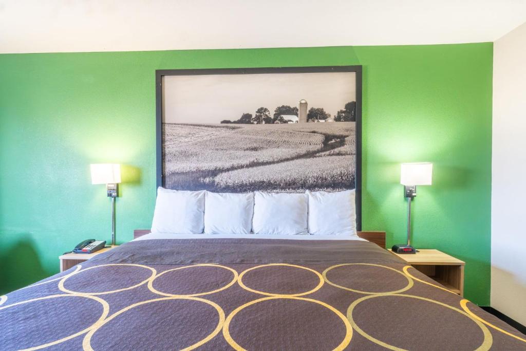 Super 8 by Wyndham Sioux City South - King Room - Non-Smoking