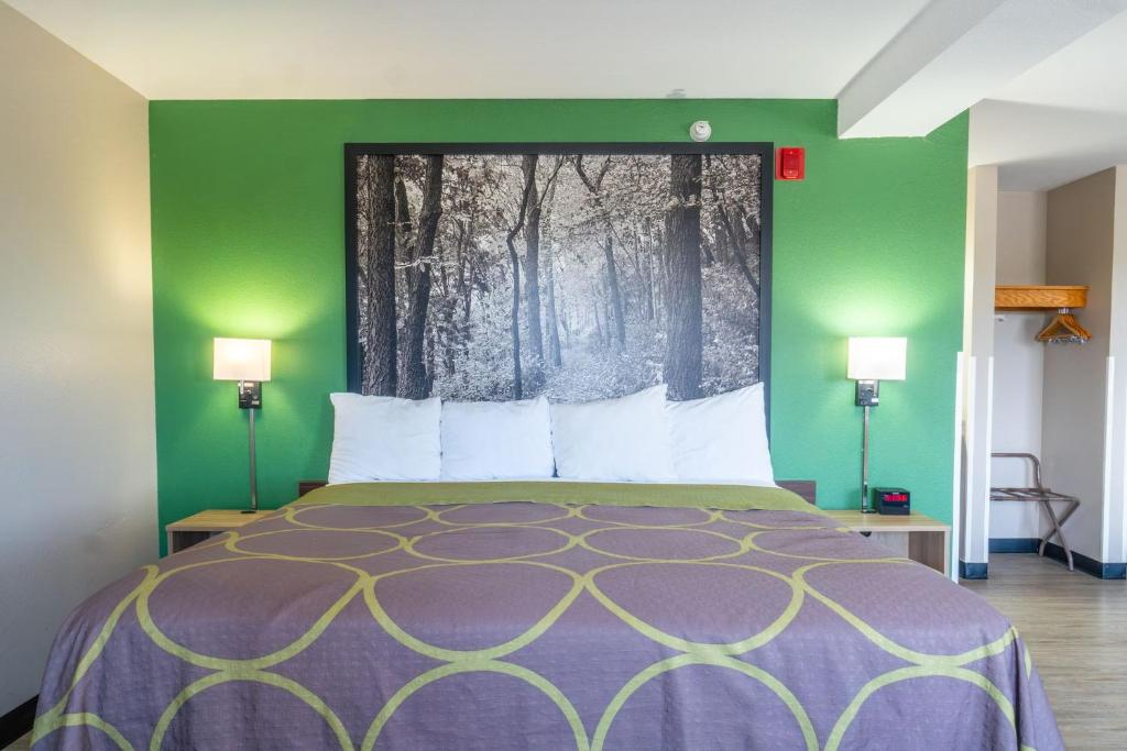 Super 8 by Wyndham Sioux City South - King Studio Suite - Non-Smoking