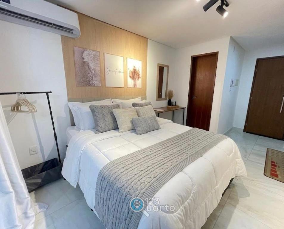 a bedroom with a large white bed in a room at Samburá Residece By 123Quarto in Camalaú
