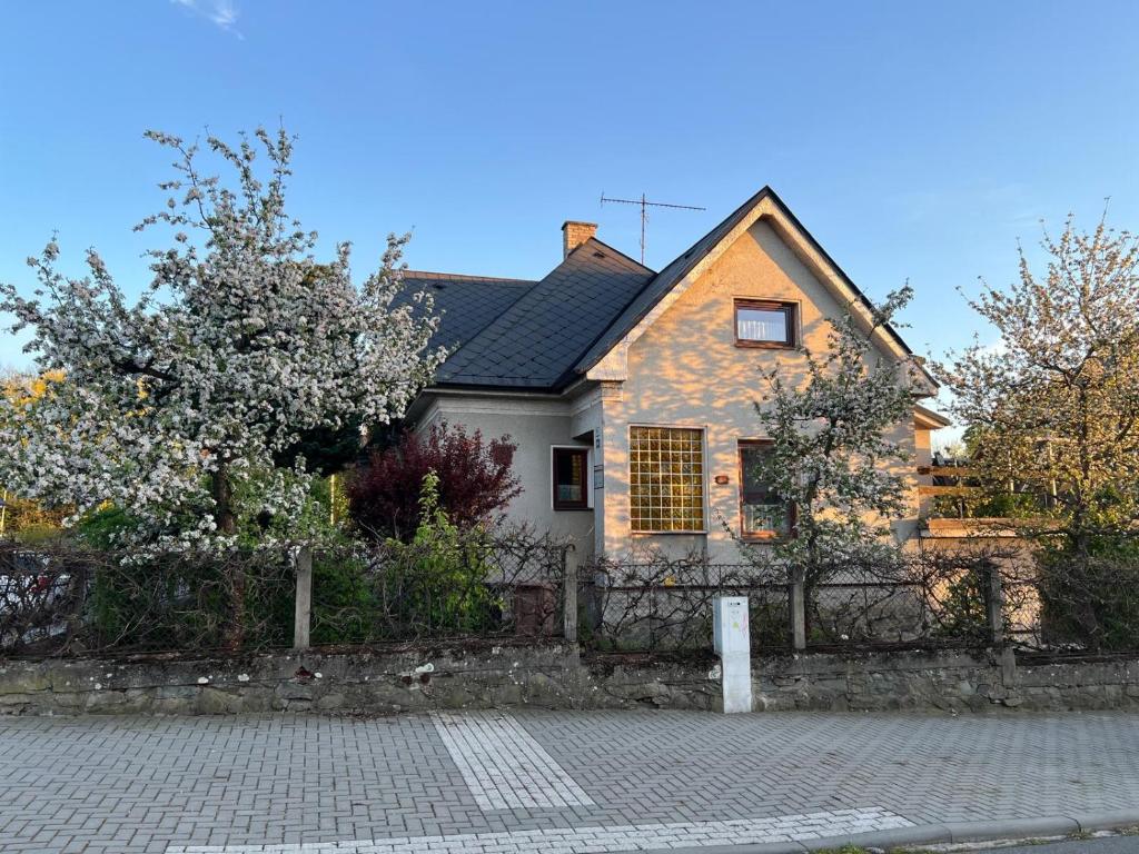 a house with a fence in front of it at Prázdninový dům Šternberk in Šternberk