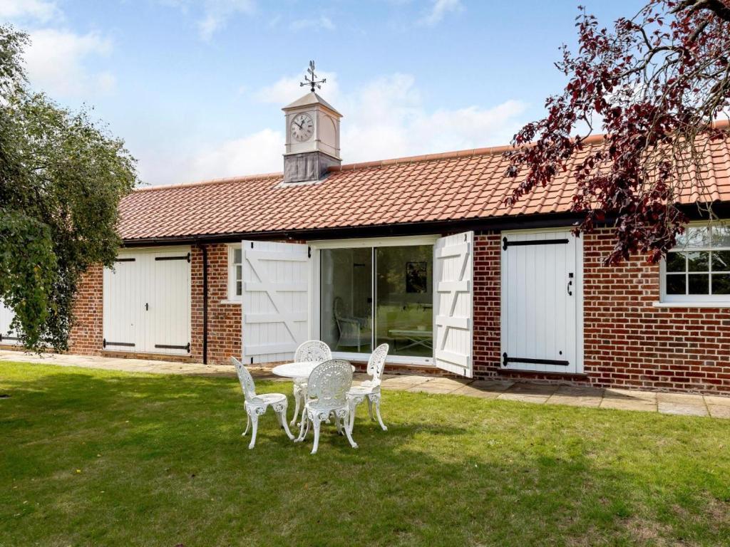 a brick building with a table and chairs in the yard at 1 Bed in Manningtree oc-78389 in Lawford
