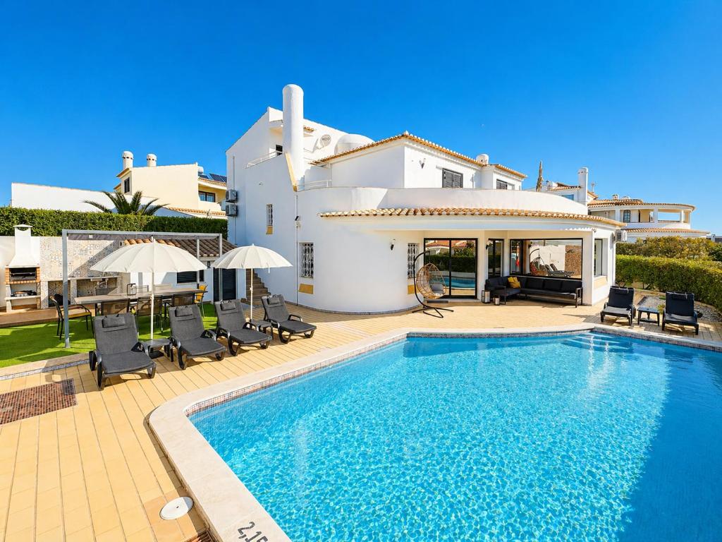 Villa Cristina 17 - Pool & 10 min walk from beach