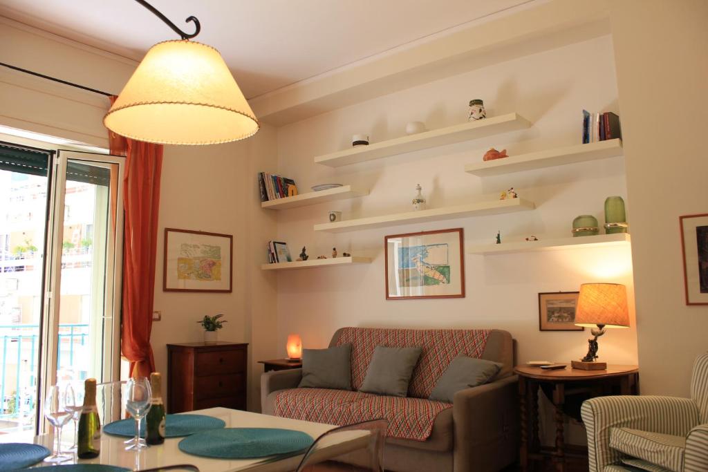 AD HOMES - Central Chiaia Flat