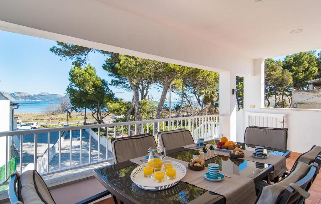 a dining room with a balcony with a view of the ocean at Sa Fornera in Alcudia
