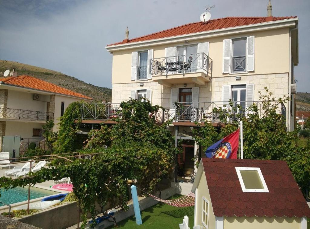 Family-friendly apartments with swimming pool Seget Donji, Trogir - 25167