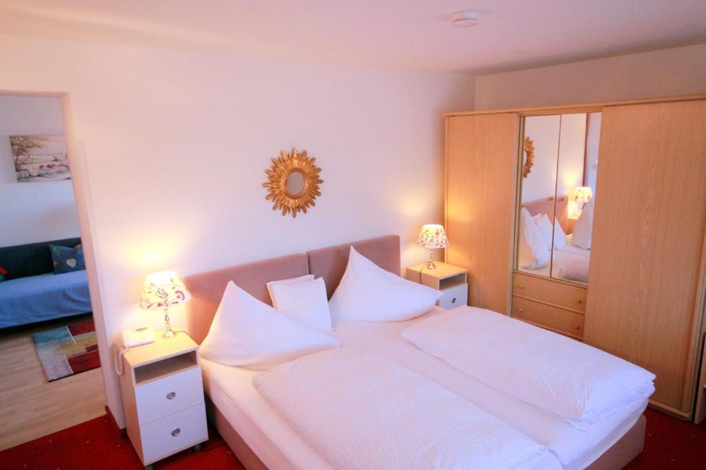 Hotel Sonnenhof - bed & breakfast & appartements - Superior Two-Bedroom Apartment With Balcony