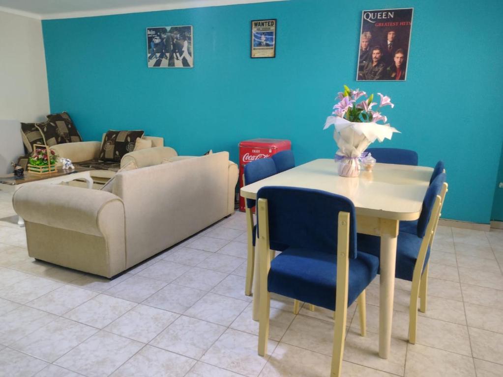 a living room with a table and chairs and a couch at Depa Huancayo in Huancayo