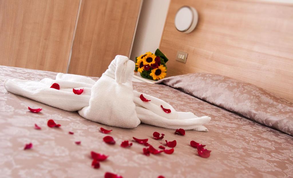 Postel nebo postele na pokoji v ubytování Hotel Raffaello