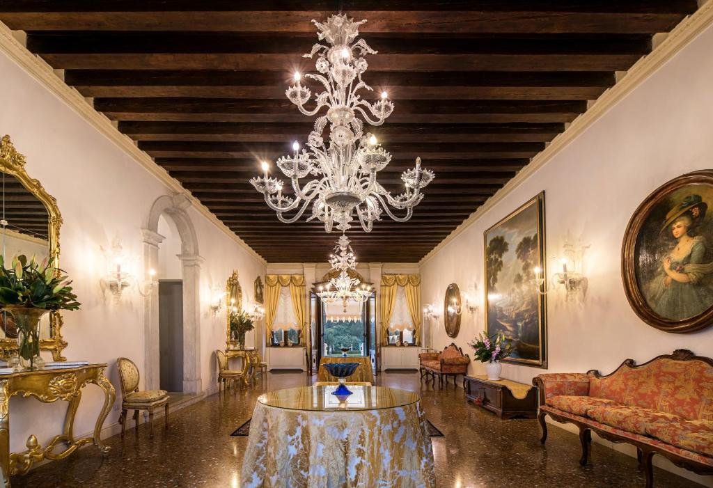 Posezení v ubytování Villa Franceschi Hotel & Resort