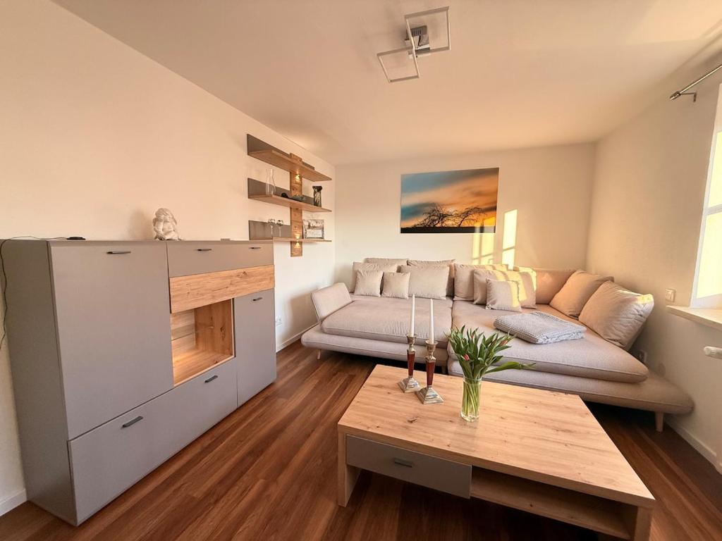 a living room with a couch and a table at Zwischen Donau & Kurpark in Bad Abbach
