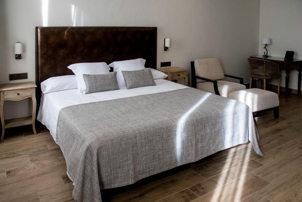 Postel nebo postele na pokoji v ubytování Sa Voga Hotel & Spa