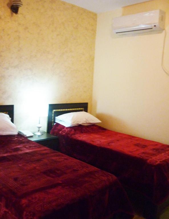 Postel nebo postele na pokoji v ubytování Isra Hotel