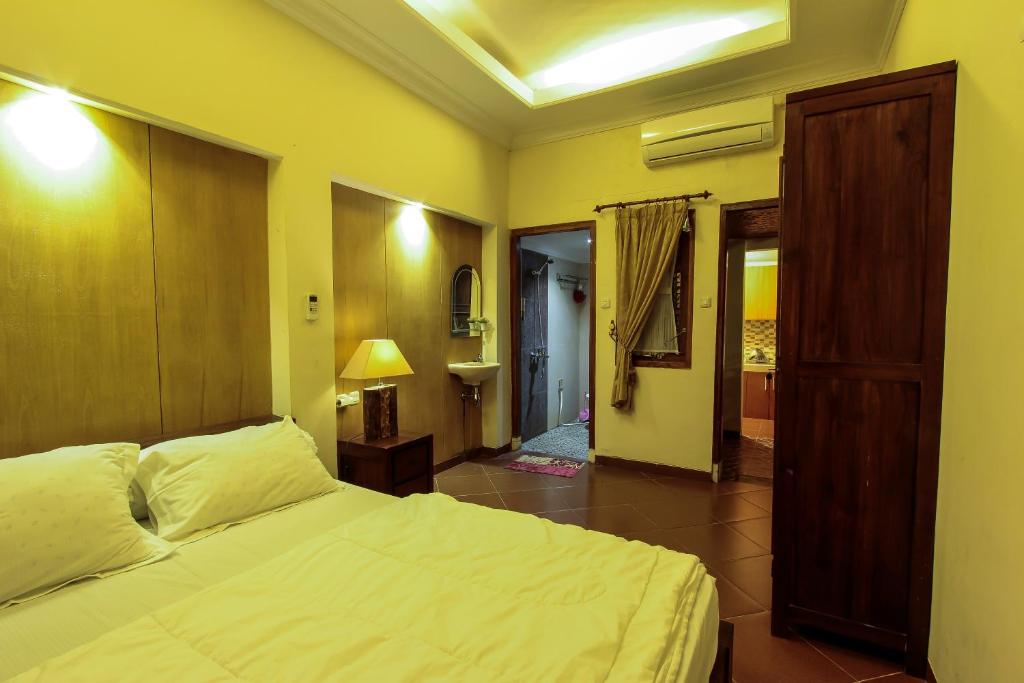 Postel nebo postele na pokoji v ubytování Griya Langen Guesthouse