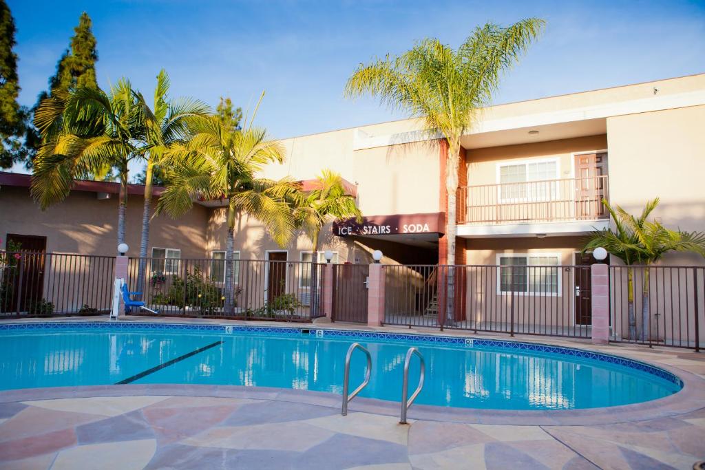 Budget Inn Anaheim near Disneyland Drive photo