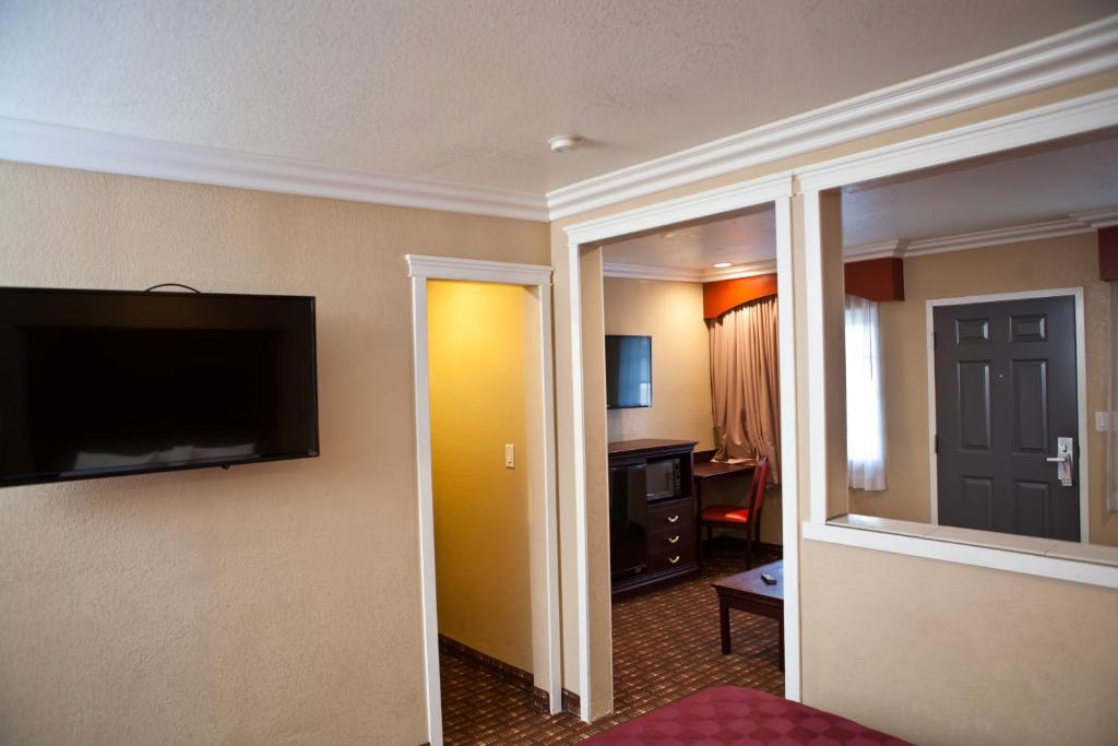 Budget Inn Anaheim near Disneyland Drive photo
