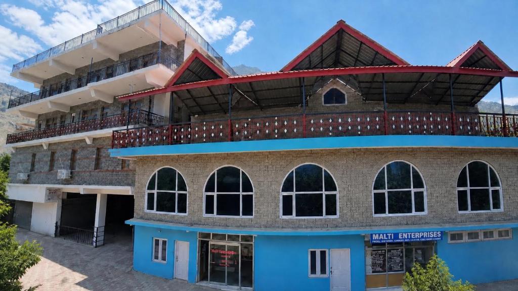 a building with a red roof at Malti Guest House in Kullu Manali