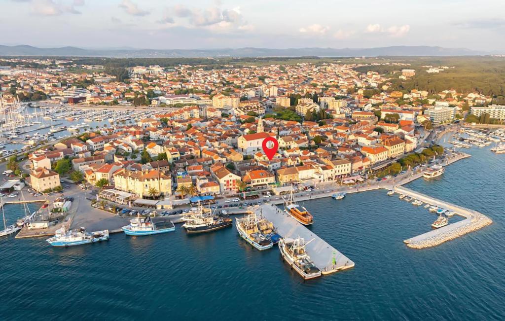 2 Bedroom Cozy Apartment In Biograd