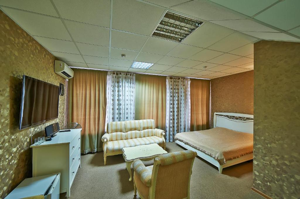 Интайм москва. Ин тайм презервативы особо тонкие №3. Hotel romantic москва. Гостиница уланская москва. Гостиница лонг хаус москва.