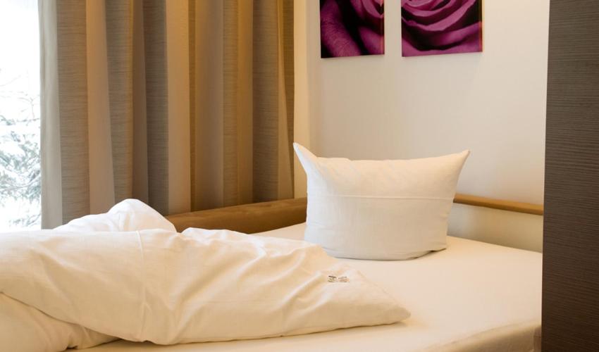 A bed or beds in a room at Haus Steissbach