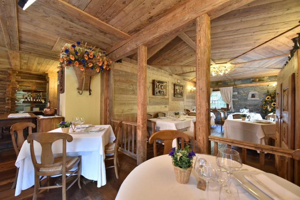 Restaurace v ubytování Hotel La Rouja