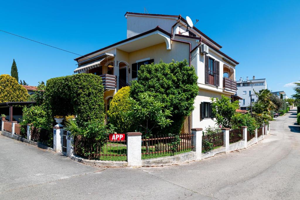 Apartments by the sea Umag - 6095