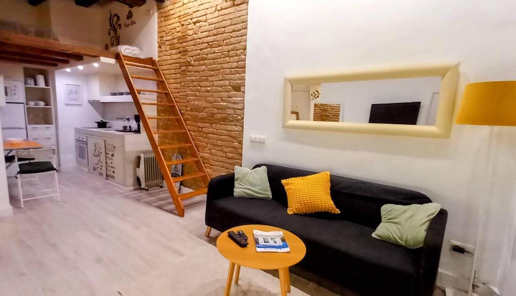 Estudio duplex near Picasso Museum in Born