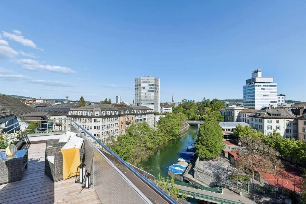 Waterfront Penthouse AC Rooftop Free Parking