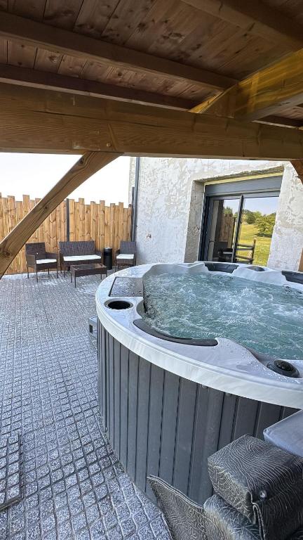a large jacuzzi tub in a patio at gite 8 pers avec SPA MARBOZ in Marboz