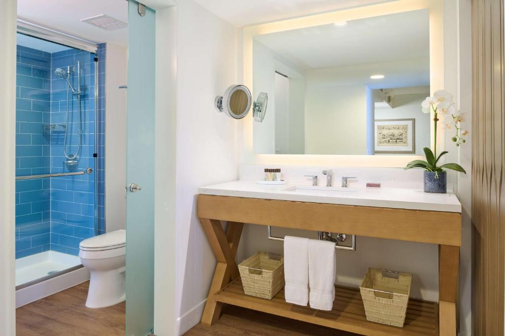 OUTRIGGER Reef Waikiki Beach Resort - 